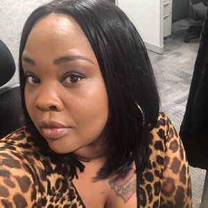 Meet your Posher, Ebony